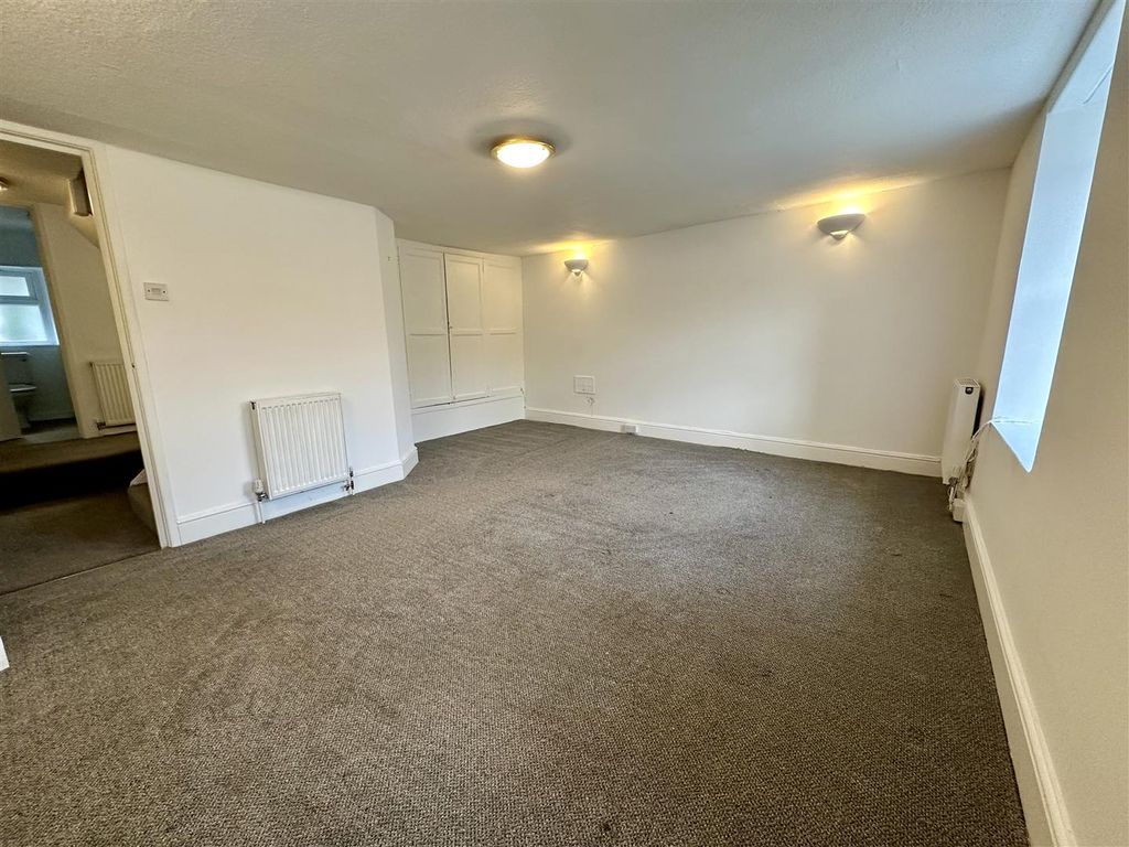 Property photo 3 of 14 Lounge.Jpeg