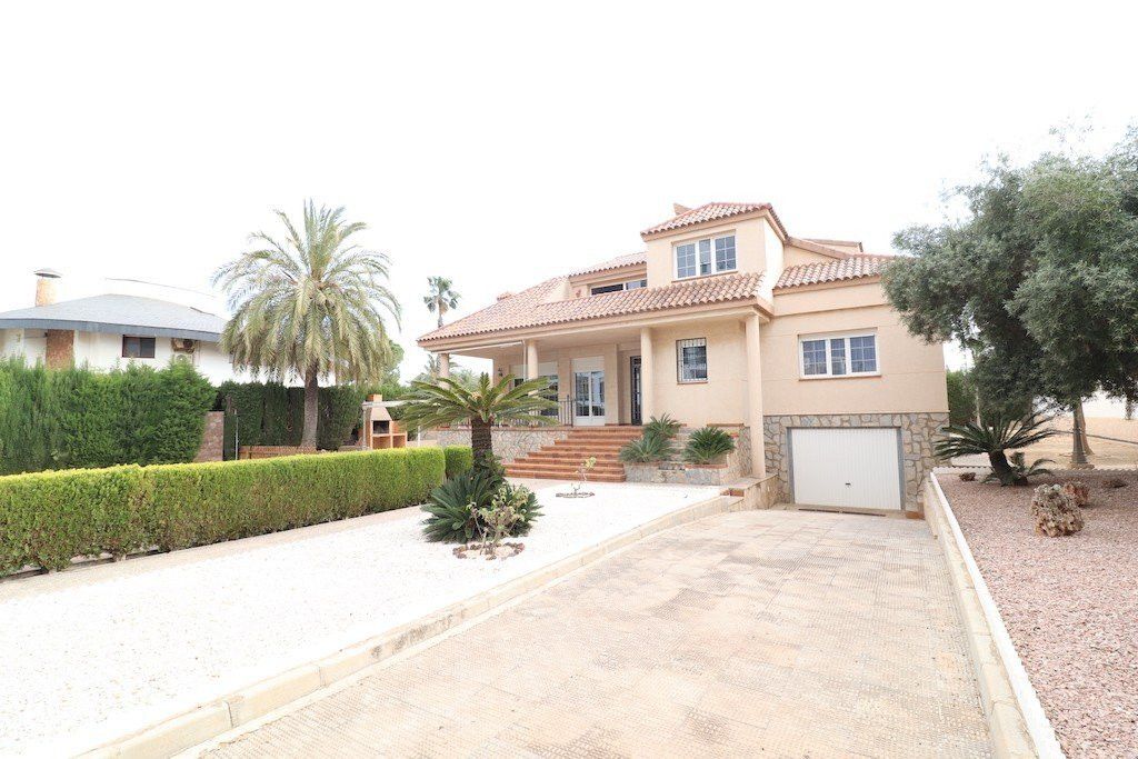 Property photo 2 of 22