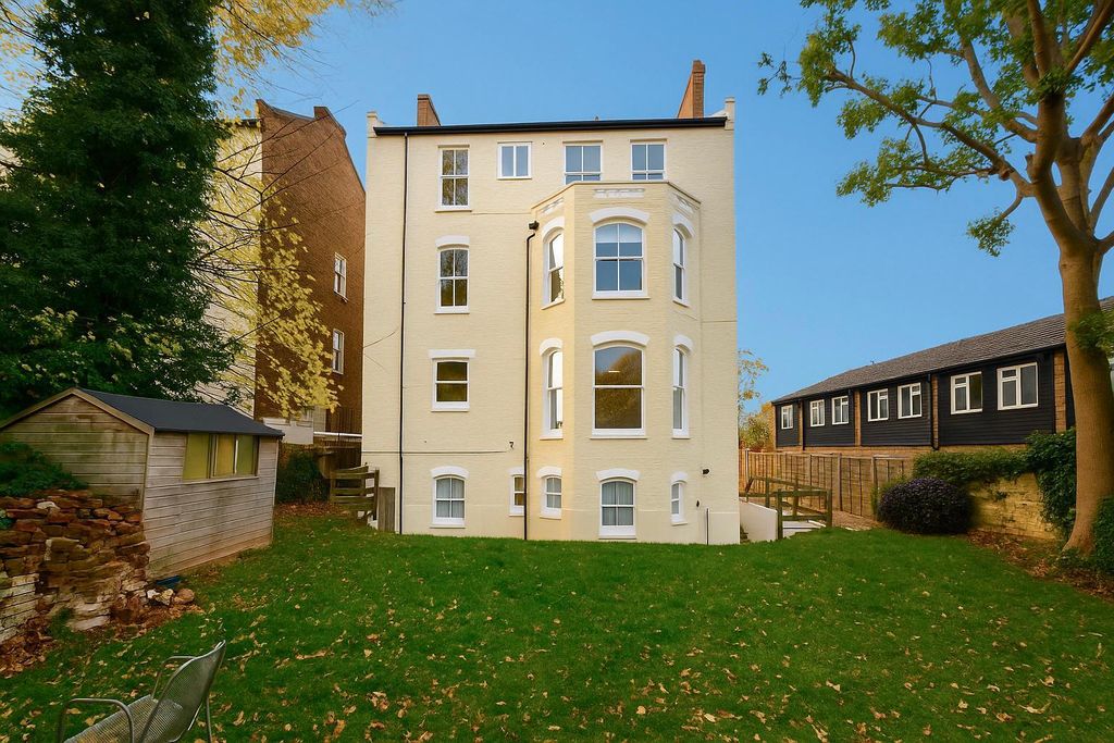 Property photo 1 of 7 Garden