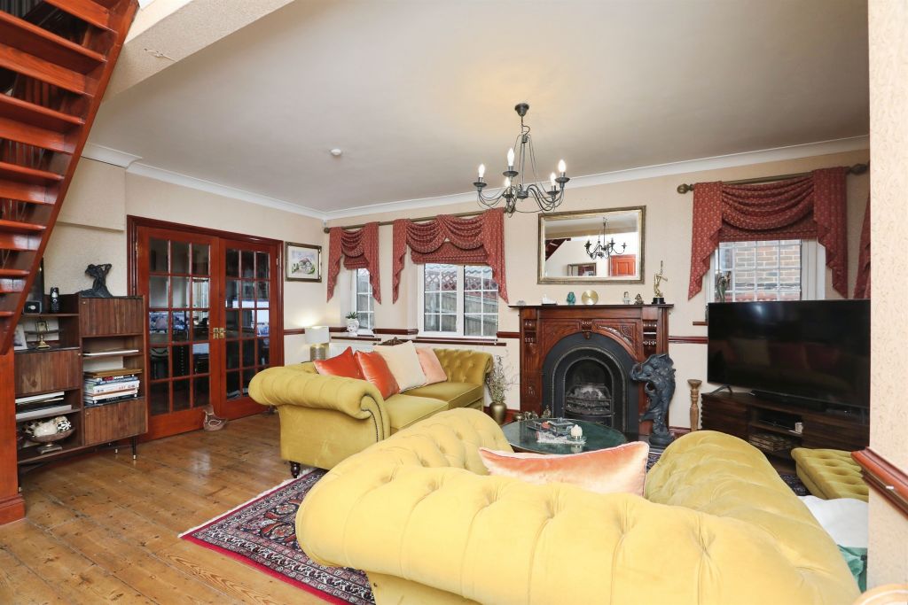 Property photo 2 of 19