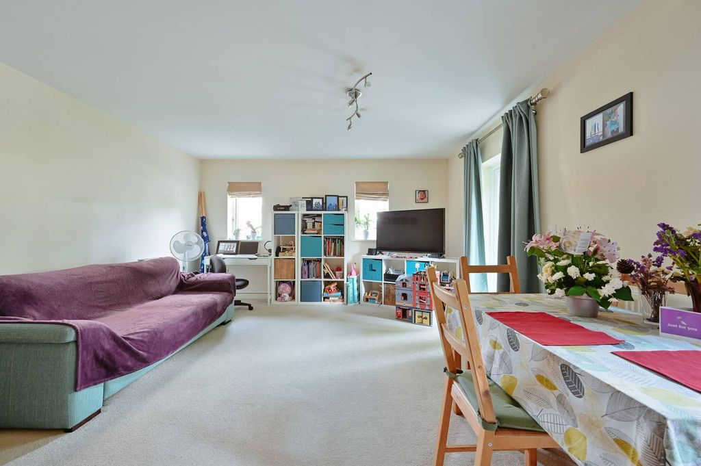 Property photo 3 of 11