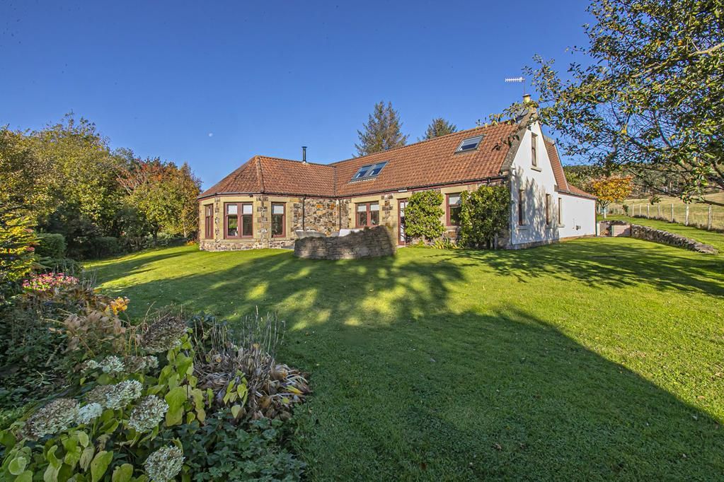 Property photo 2 of 40 Cup1423Pem Front Garden.Jpg