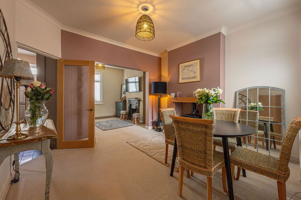 Property photo 1 of 28