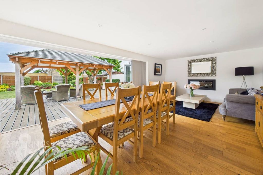 Property photo 2 of 35