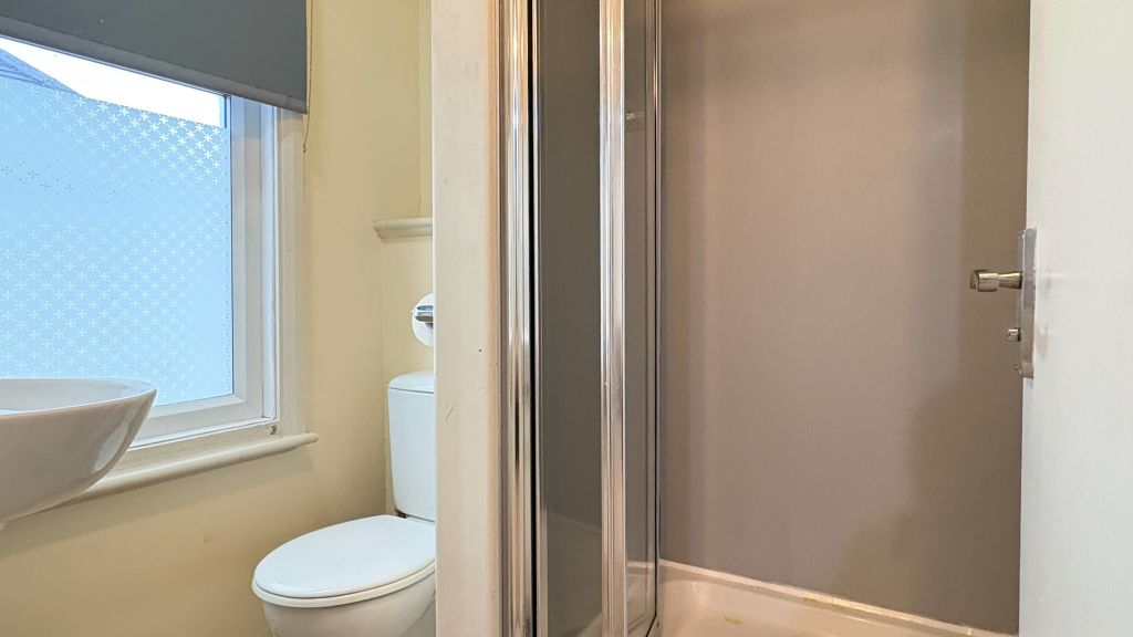 Property photo 3 of 7 Bathroom