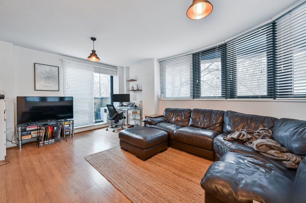 Property photo 3 of 11