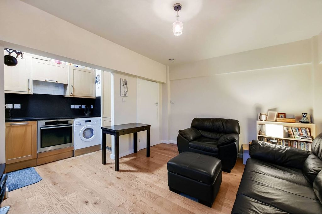 Property photo 1 of 9