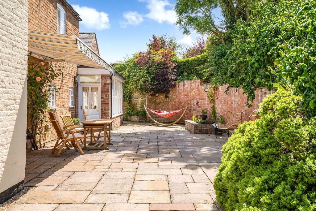 Property photo 3 of 19 Patio