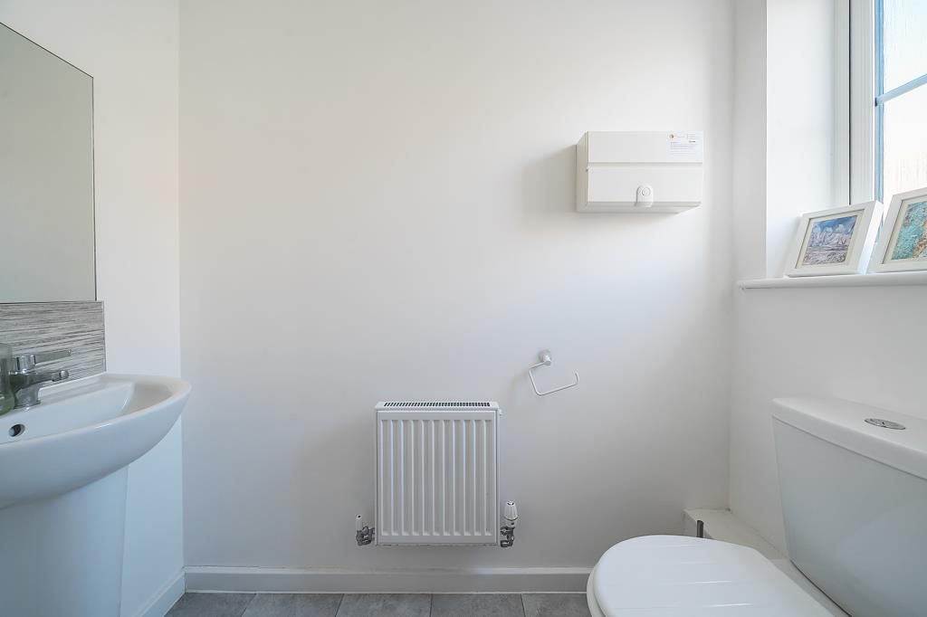 Property photo 2 of 20 Bathroom