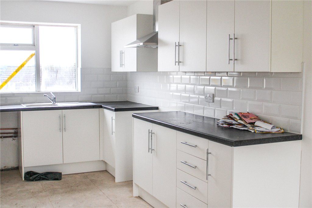 Property photo 3 of 12 Kitchen