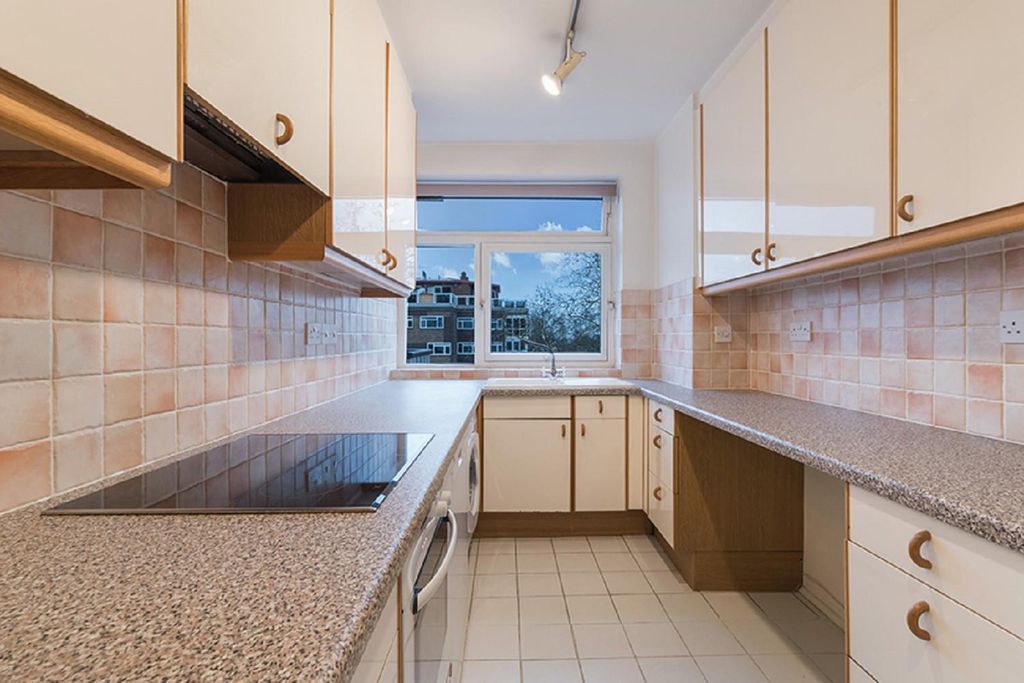 Property photo 2 of 9 Kitchen