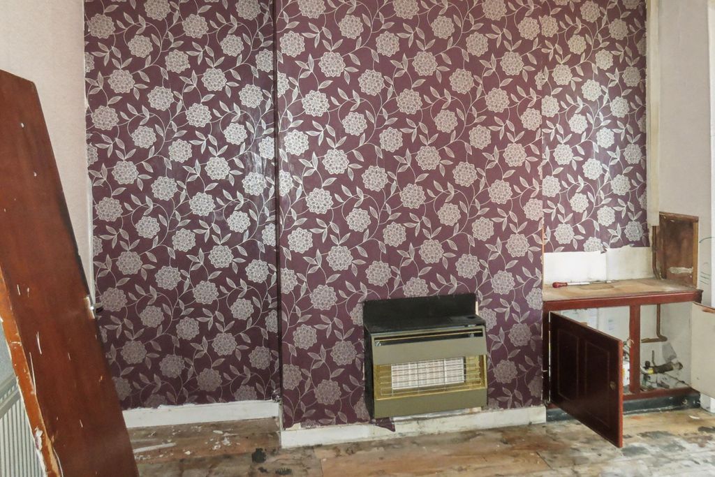 Property photo 3 of 18 16 Caradoc Road, Seaforth, Liverpool, L21 4Nb