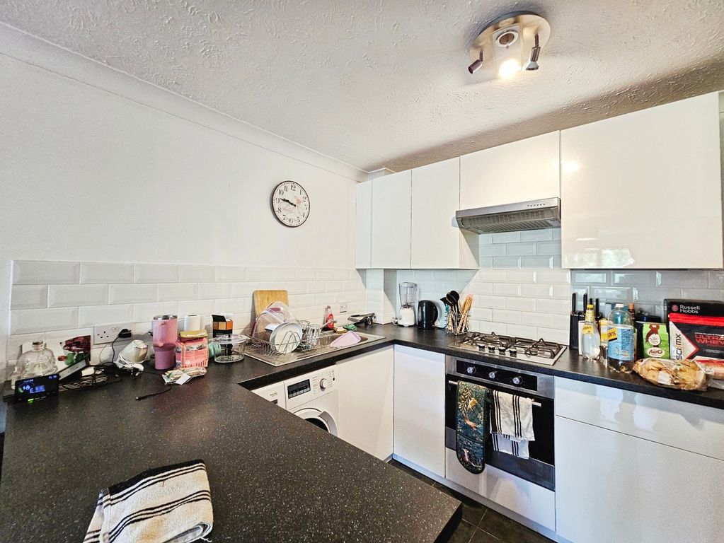 Property photo 2 of 7 Kitchen