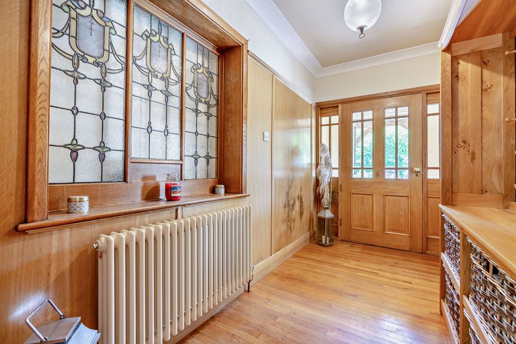 Property photo 2 of 30 Entrance Hall