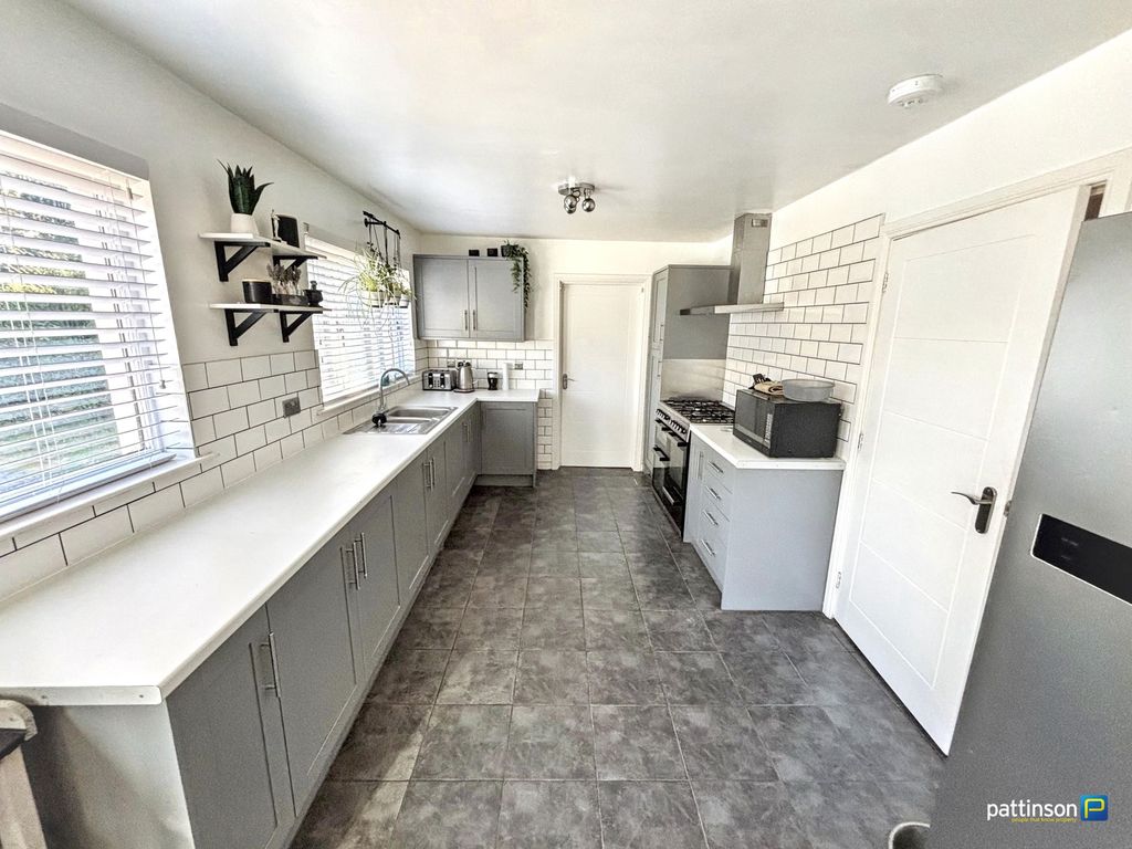 Property photo 2 of 34