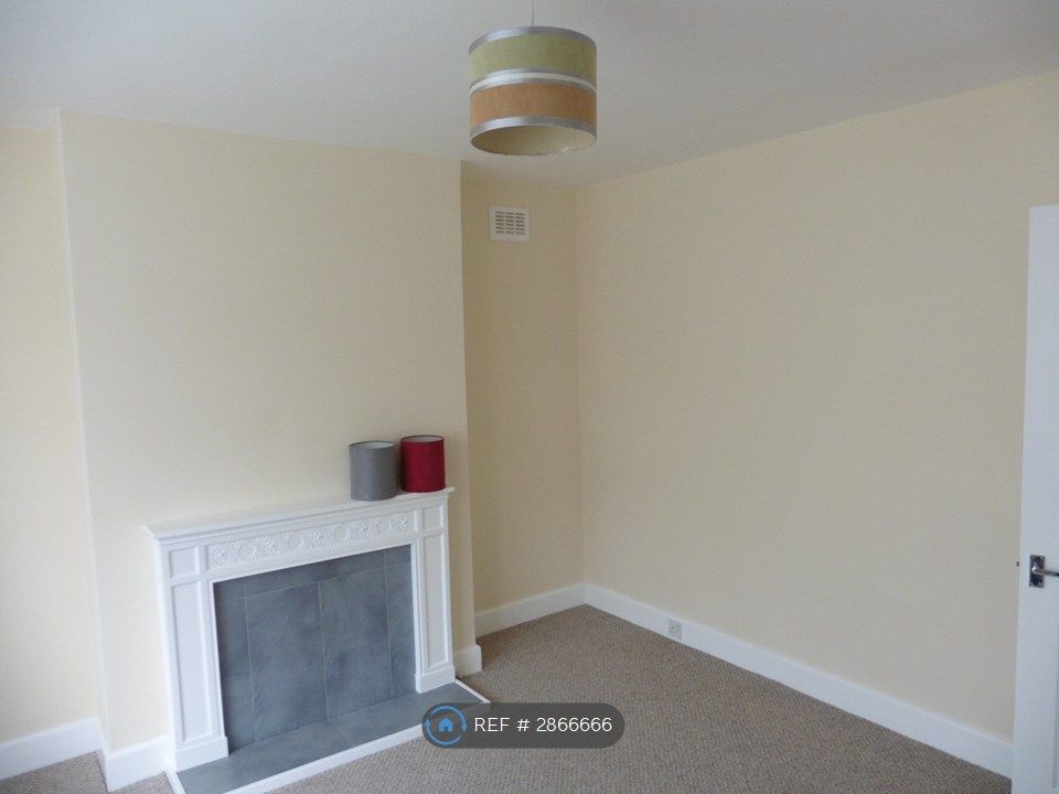 Property photo 3 of 13 Lounge