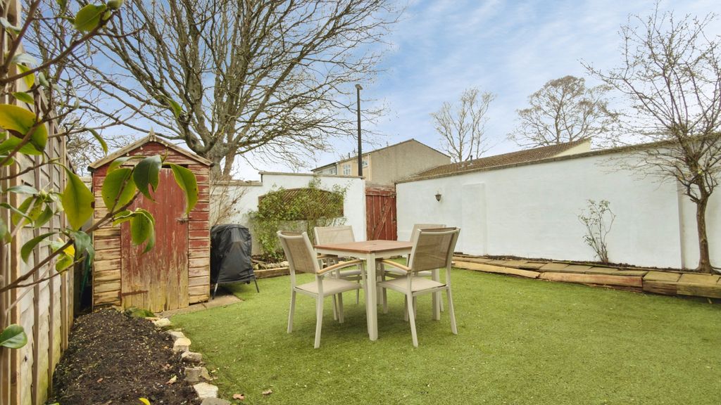 Property photo 2 of 23 Garden