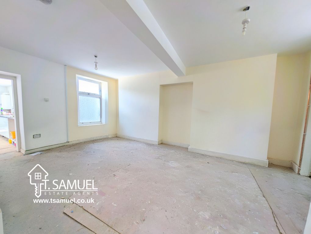 Property photo 2 of 18 Living Room