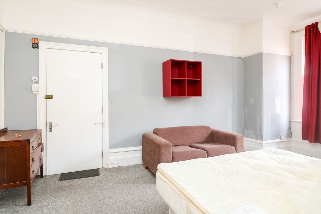 Property photo 1 of 5