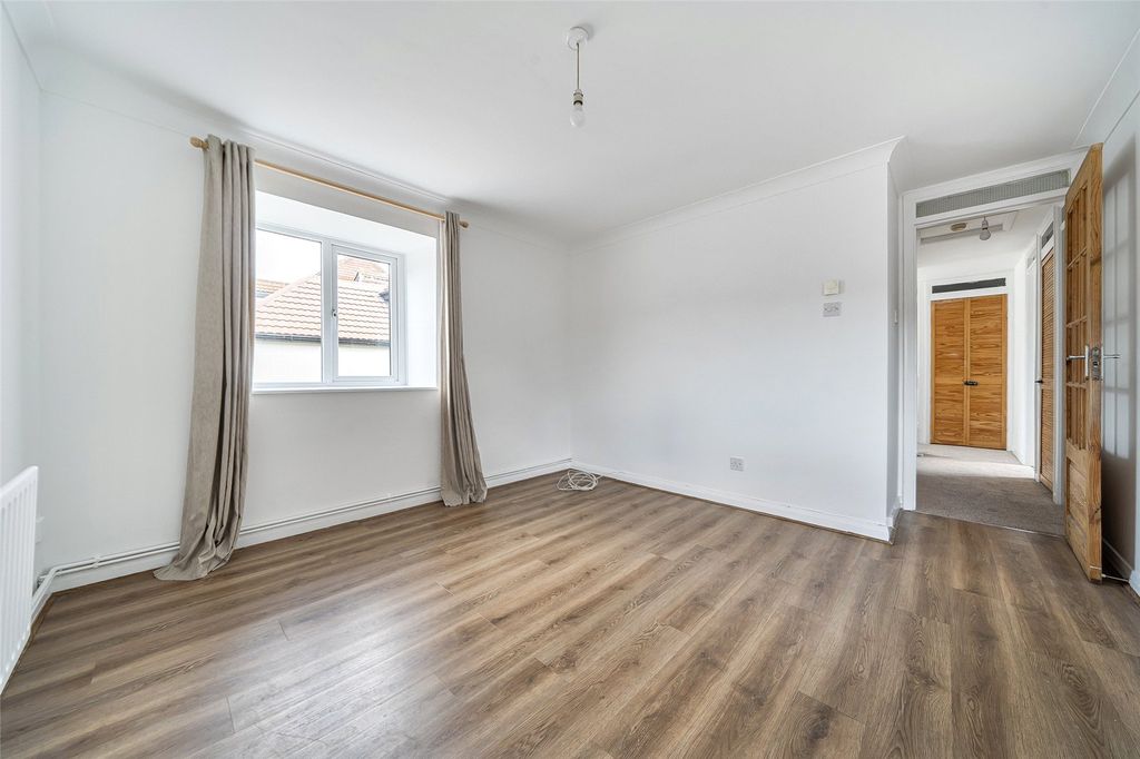 Property photo 2 of 17 Picture No. 05