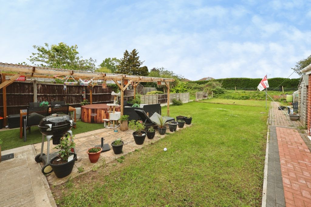 Property photo 2 of 13 5085643