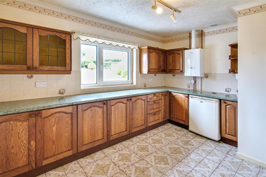 Property photo 3 of 67 Kitchen