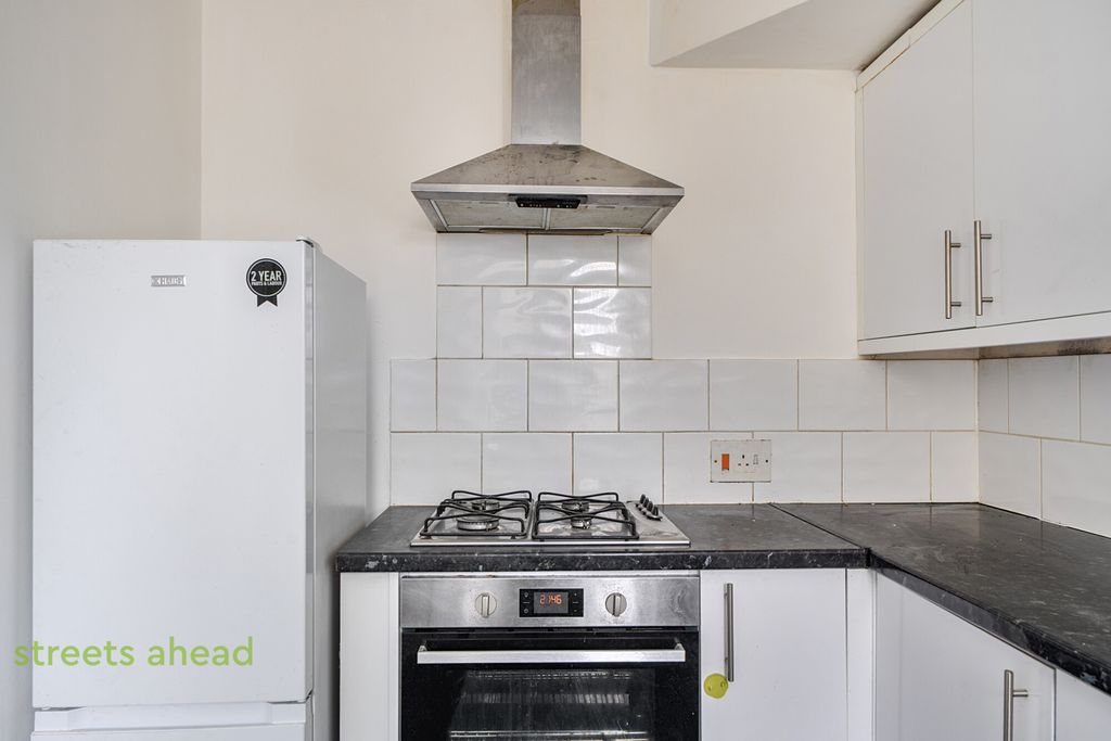 Property photo 3 of 11 E4A632Ea-6B1d-4A1...