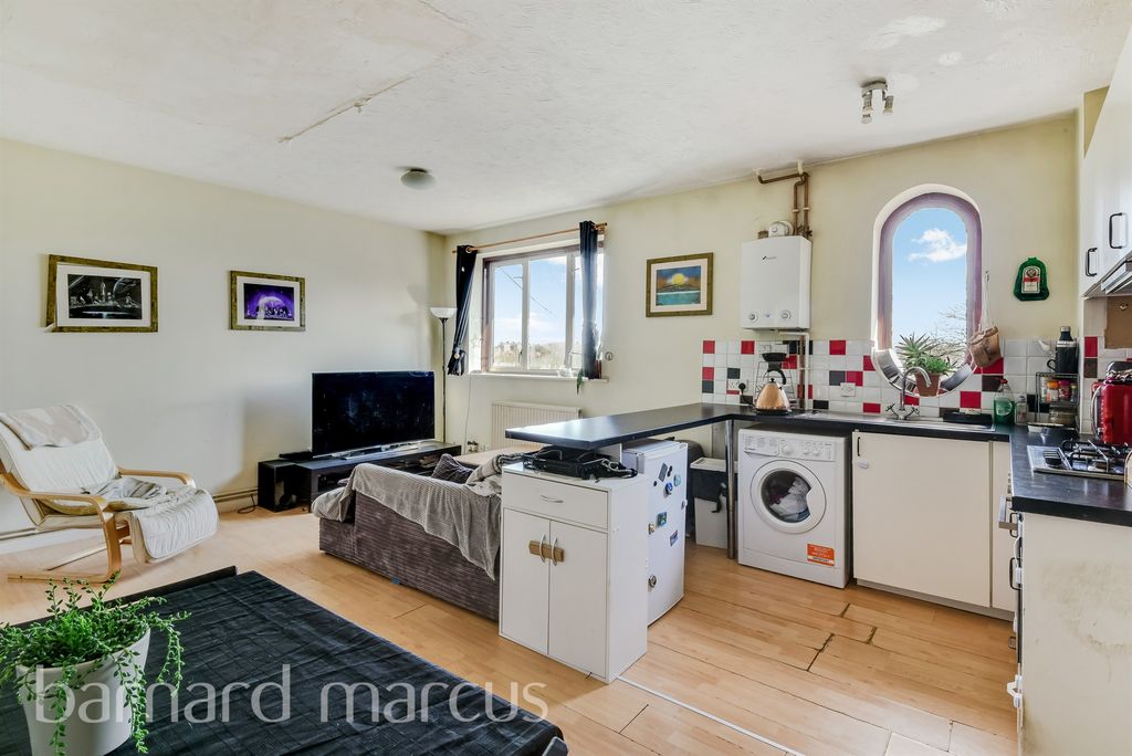 Property photo 2 of 8