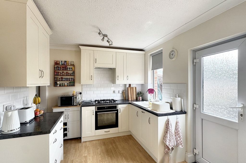 Property photo 2 of 14 Img_1183