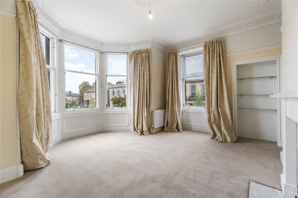 Property photo 2 of 19 Bangholm Terrace