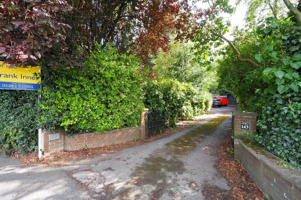 Property photo 2 of 2 Entrance