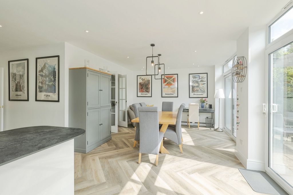 Property photo 3 of 20 Pbox-Img.Jpg