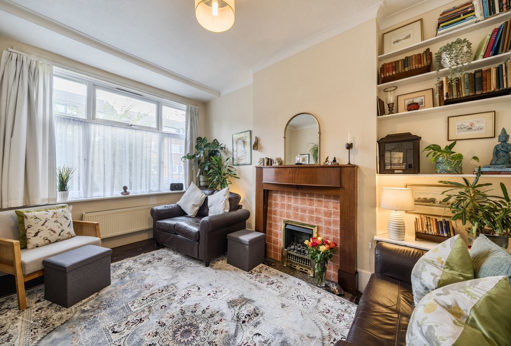 Property photo 2 of 21 1341664-16-689E13...