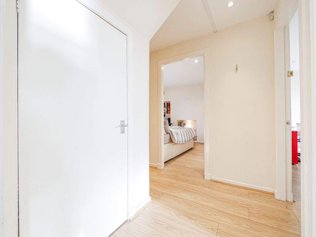 Property photo 2 of 11 Hall