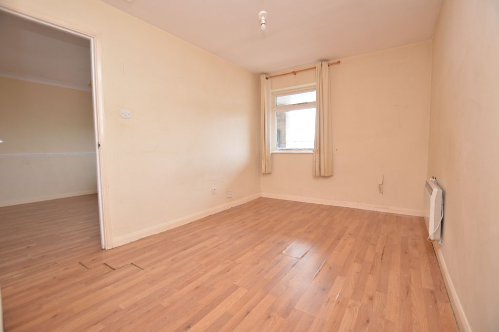 Property photo 3 of 6 Bedroom