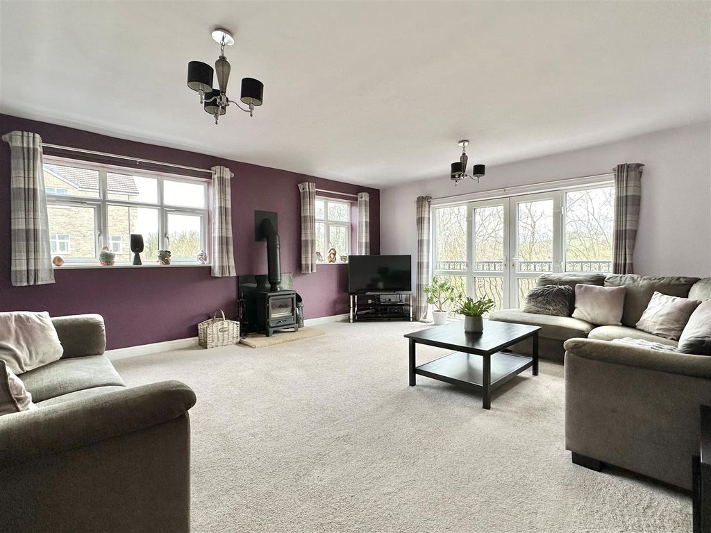 Property photo 3 of 24