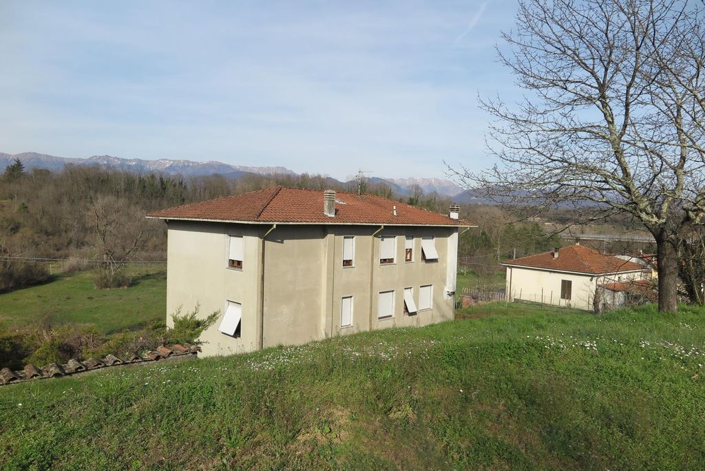Property photo 2 of 39