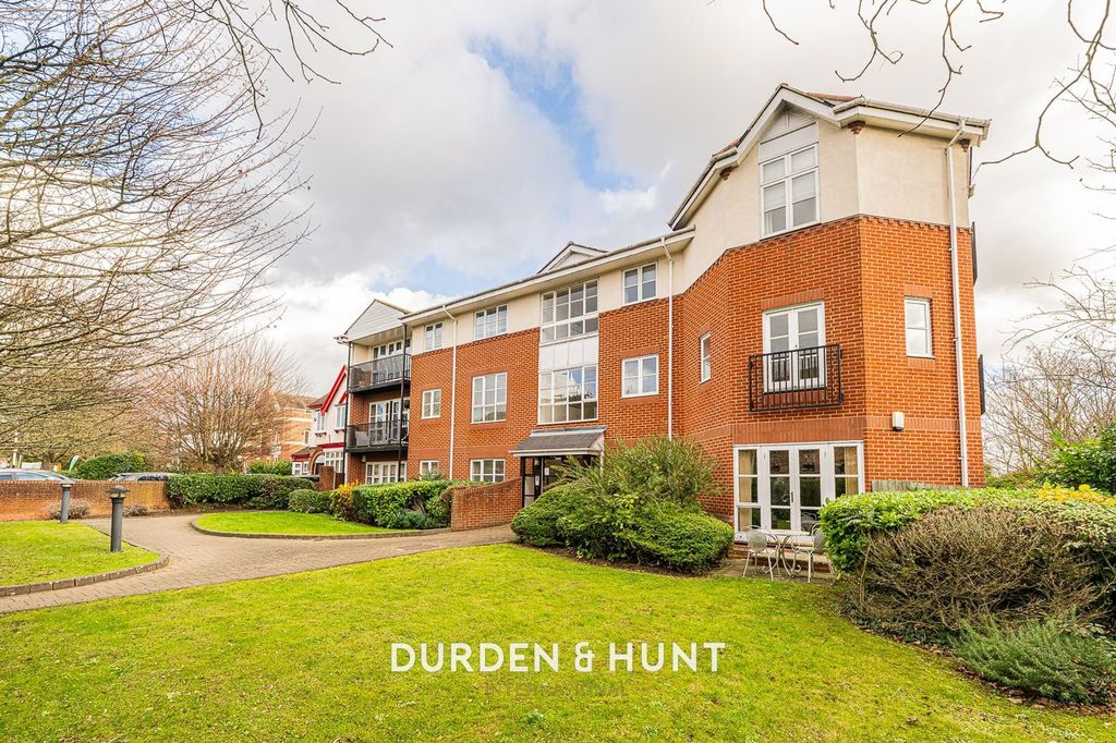 Property photo 1 of 24 Deyncourt-28.Jpg
