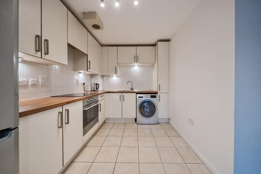 Property photo 3 of 19 Kitchen