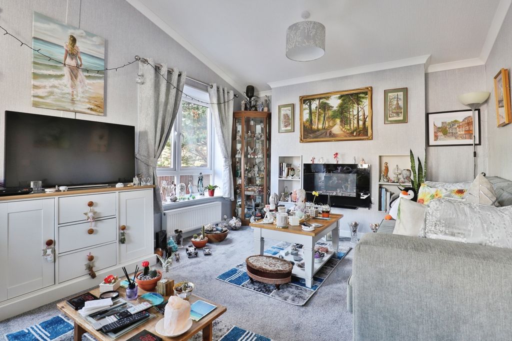 Property photo 3 of 17 Photo