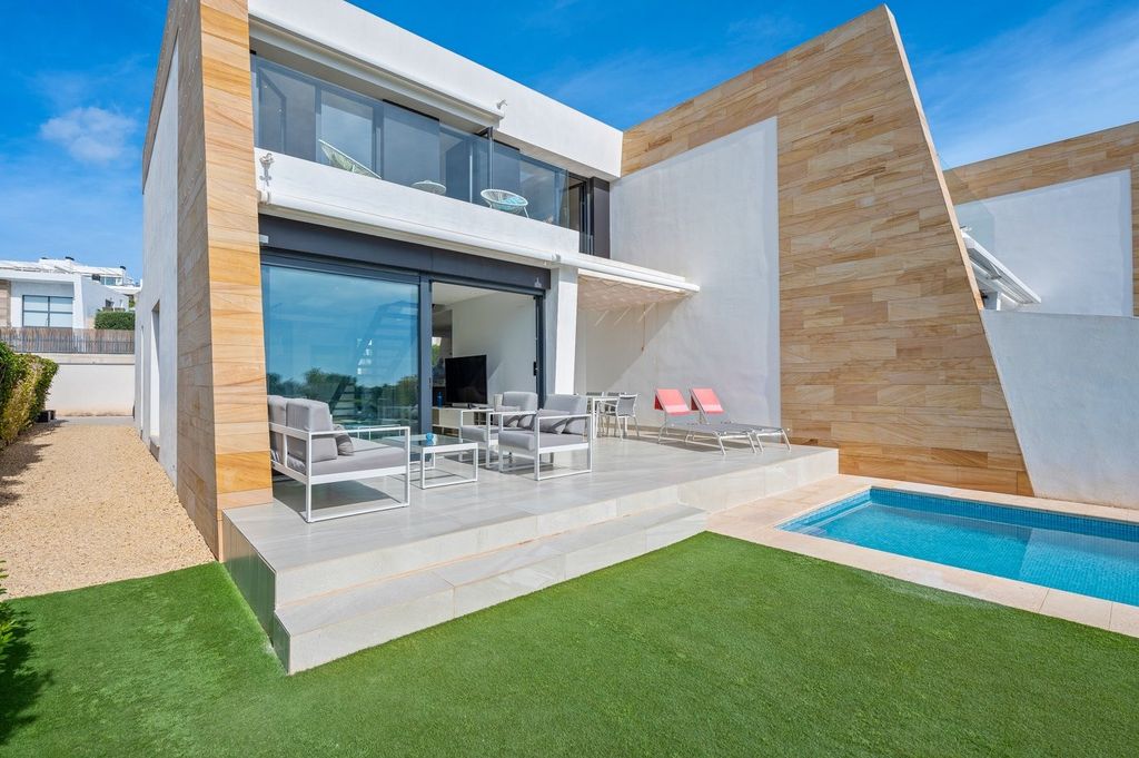 Property photo 1 of 43