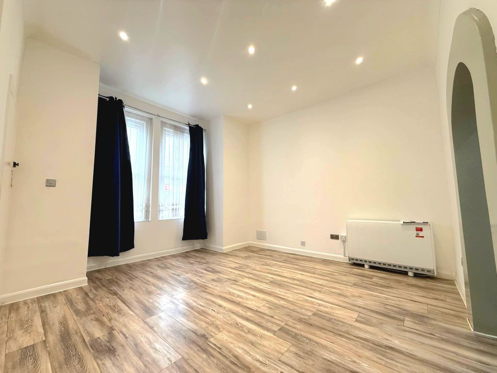 Property photo 1 of 7 5