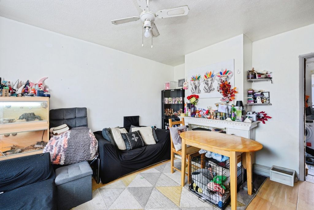 Property photo 3 of 9 Pbox-Img.Jpg
