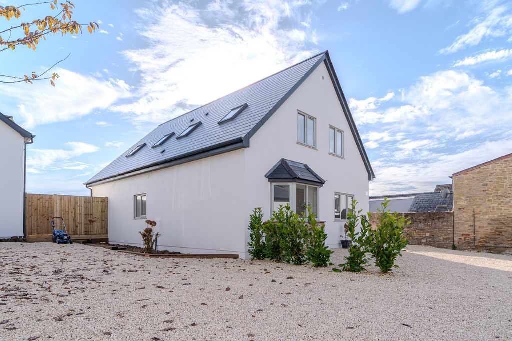 Property photo 2 of 37