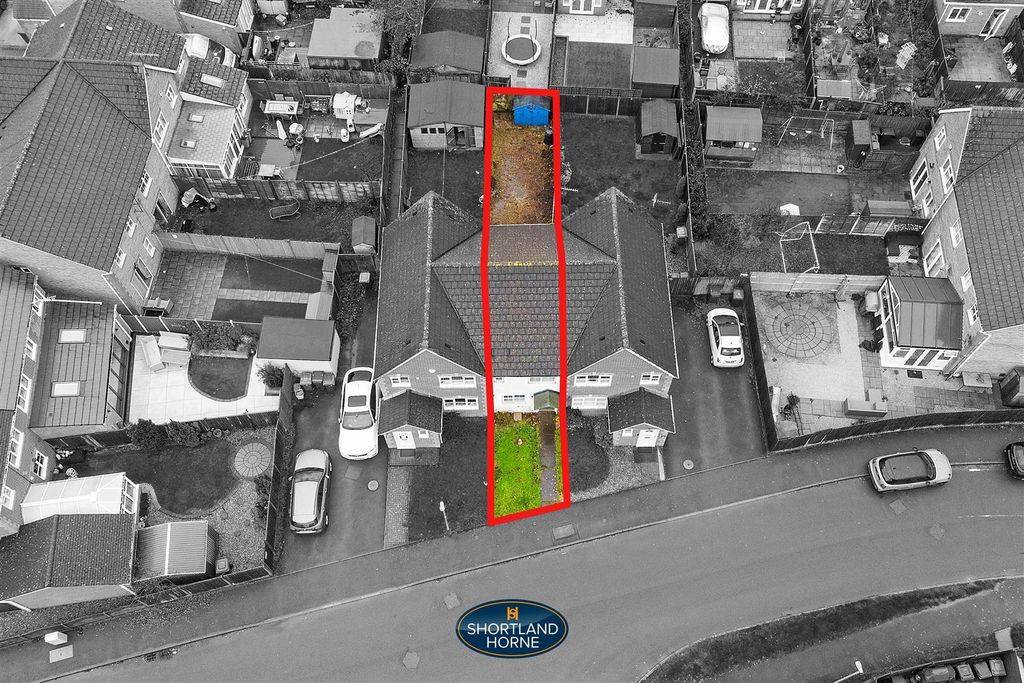 Property photo 2 of 18 13 Lymington Drive (4 Of 17).Jpg