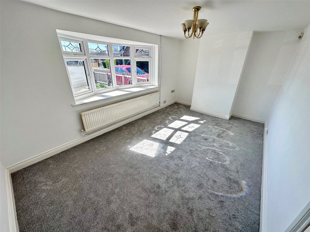 Property photo 2 of 12 Lounge