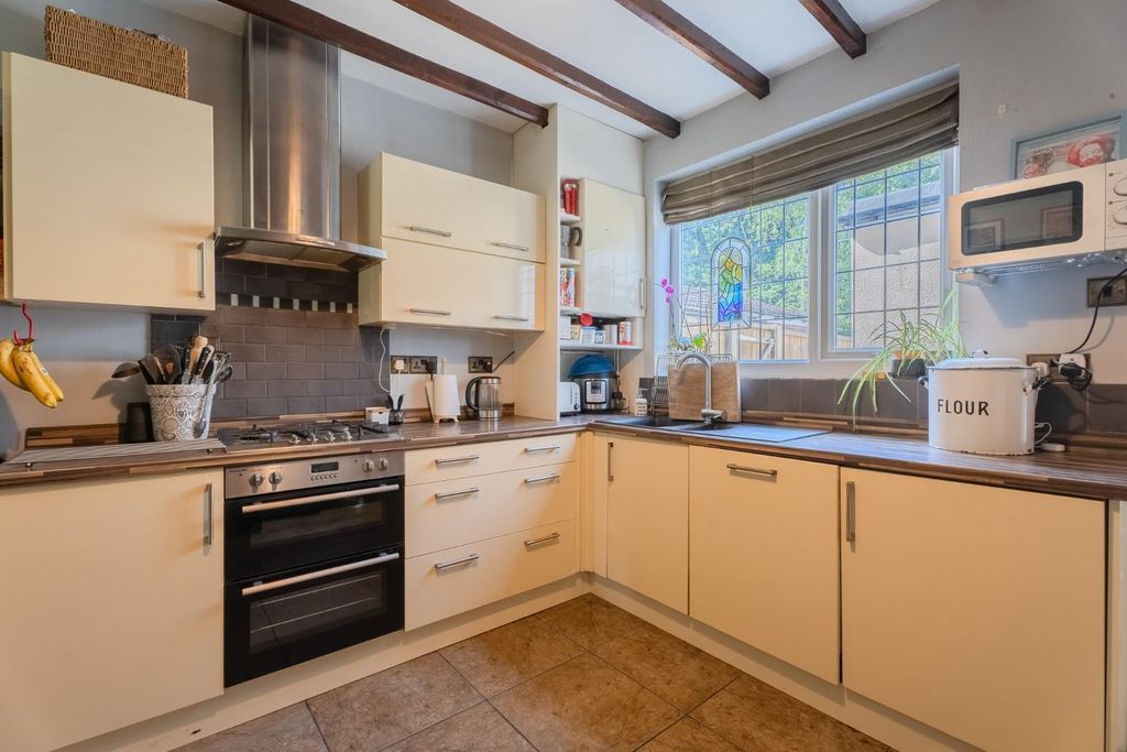 Property photo 3 of 13 Inhedge Street-7.Jpg