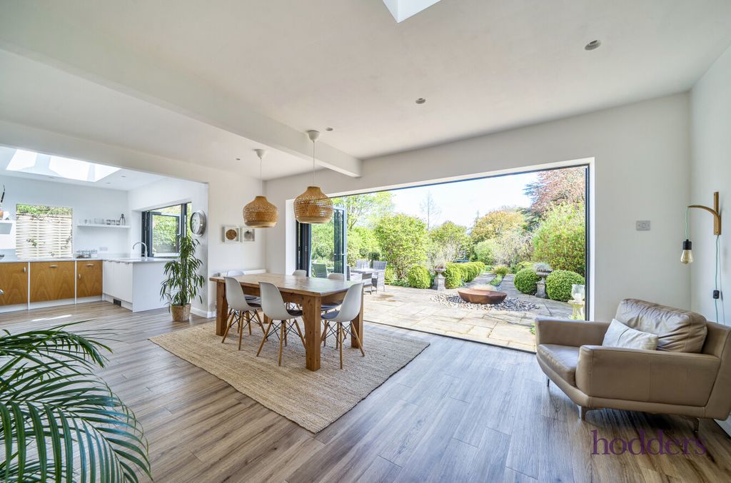 Property photo 1 of 36 82F6F09d-866F-4ee...