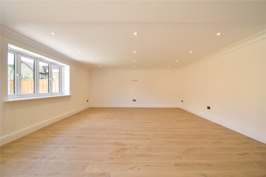 Property photo 3 of 18 Picture No. 11