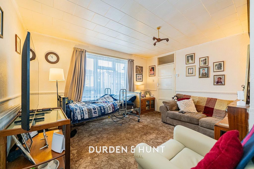 Property photo 2 of 15 Barfields,-12.Jpg